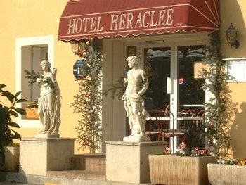 Logis Heraclee Saint-Gilles  Luaran gambar